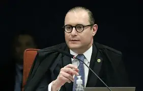 Zanin insiste em acesso integral ao celular de Vorcaro antes de julgamento no STF Zanin insiste em acesso integral ao celular de Vorcaro antes de julgamento no STF