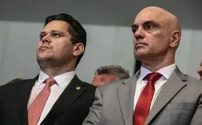 ALCOLUMBRE SAI EM DEFESA DE MORAES, CITA FLÁVIO BOLSONARO E ELEVA TENSÃO POLÍTICA NO SENADO