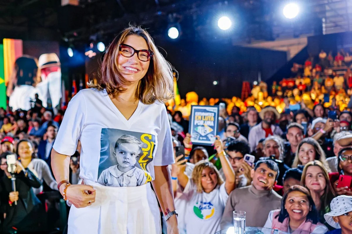 Janja diz que, se dependesse de Bolsonaro, nordestinos estariam “comendo capim” e transforma discurso em novo ataque político