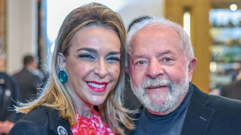 Relógio de R$ 66 mil, joias e festa: presentes de lobista a assessores de Lula entram no foco das investigações Relógio de R$ 66 mil, joias e festa: presentes de lobista a assessores de Lula entram no foco das investigações