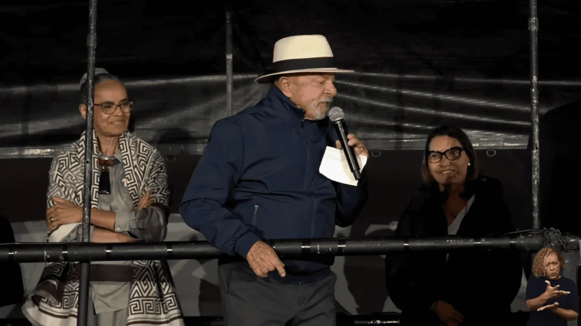 Lula critica clubes de futebol por causa das bets, e Janja faz sinal para presidente parar