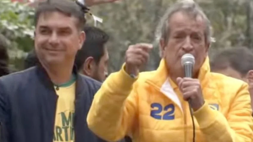 Valdemar Costa Neto afirma que Bolsonaro estará livre no dia seguinte à eleição de Flávio Bolsonaro Valdemar Costa Neto afirma que Bolsonaro estará livre no dia seguinte à eleição de Flávio Bolsonaro