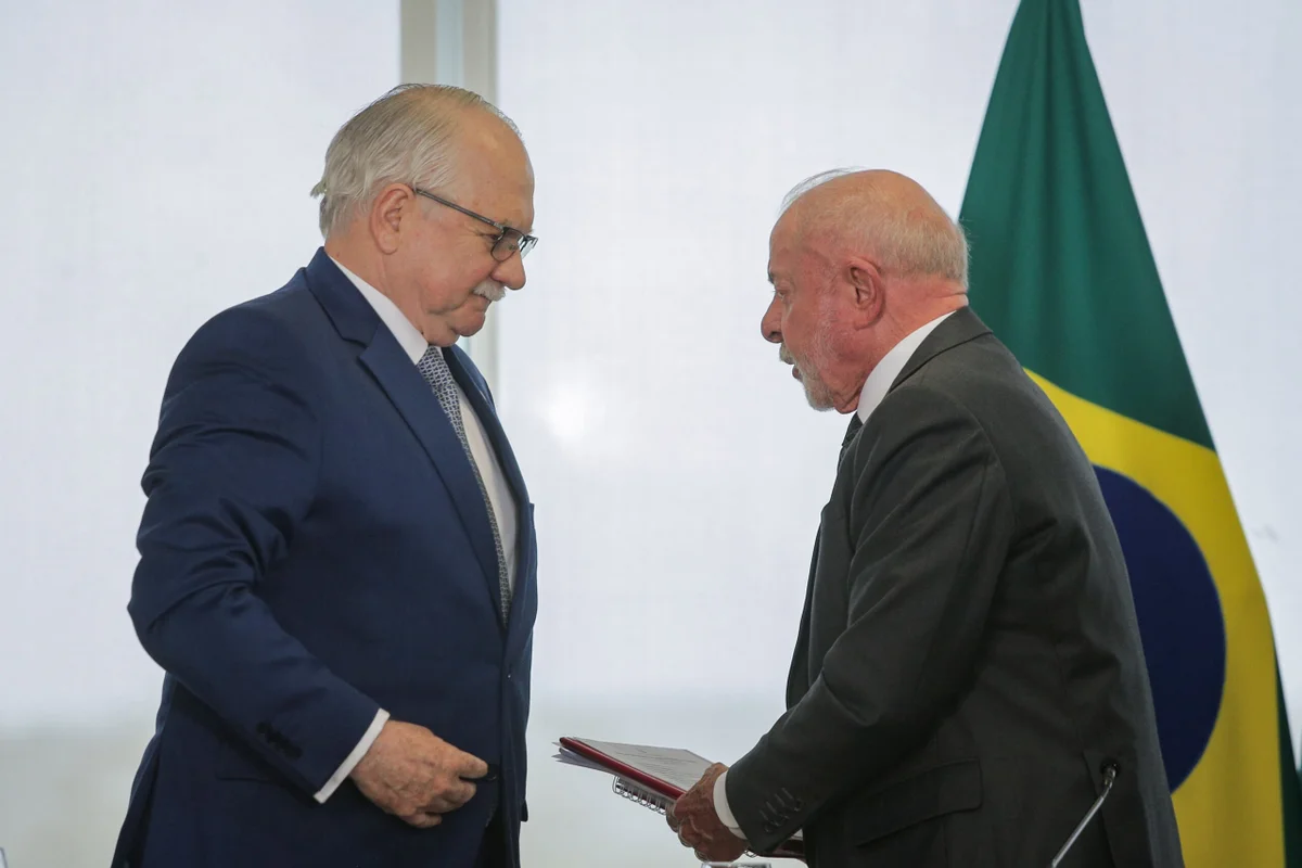 Lula procura argumentos para defender o STF, mas recebe alerta de que a Corte deve se defender sozinha Lula procura argumentos para defender o STF, mas recebe alerta de que a Corte deve se defender sozinha