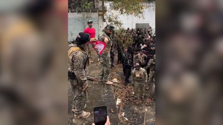 Policiais da reserva queimam imagem de Lula em evento no Rio e transformam protesto em recado político Policiais da reserva queimam imagem de Lula em evento no Rio e transformam protesto em recado político