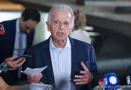 Ministro da Defesa tem celular clonado e criminosos usam nome de evento beneficente em golpe do Pix Ministro da Defesa tem celular clonado e criminosos usam nome de evento beneficente em golpe do Pix