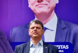 Tarcísio de Freitas diz que caso Banco Master não deve atingir Flávio Bolsonaro, mas admite que “fato novo” pode mudar cenário