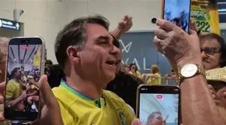 Mendonça manda derrubar milhares de posts falsos sobre Flávio Bolsonaro e Nossa Senhora Aparecida