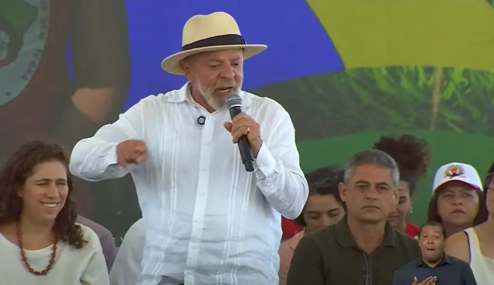 Lula volta a chamar Bolsonaro de “covarde” e retoma acusações sobre suposta trama de morte em discurso eleitoral