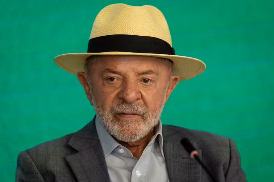 Bolsa Família sobe às vésperas das eleições: Lula anuncia reajuste, e timing da medida levanta questionamentos políticos Bolsa Família sobe às vésperas das eleições: Lula anuncia reajuste, e timing da medida levanta questionamentos políticos