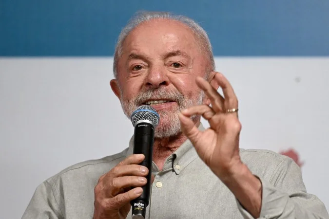 Lula anuncia perdão de até R$ 12,6 bilhões em dívidas de MEIs a 12 dias do segundo turno; pacote inclui promessa de Pix de R$ 5 mil Lula anuncia perdão de até R$ 12,6 bilhões em dívidas de MEIs a 12 dias do segundo turno; pacote inclui promessa de Pix de R$ 5 mil
