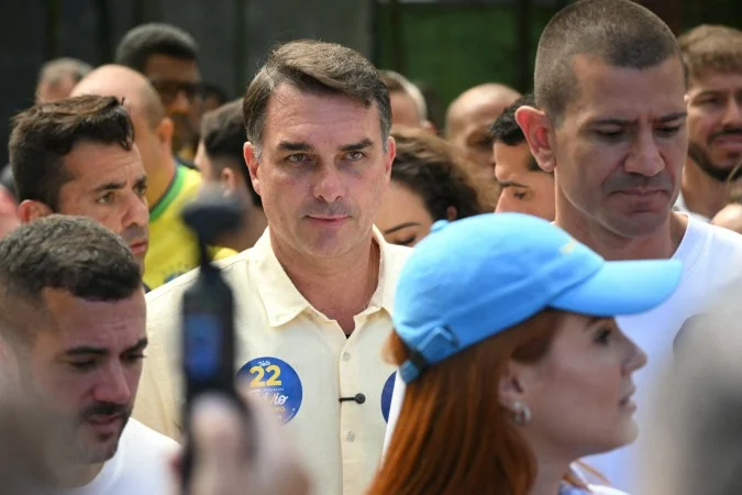 Boulos e Camilo entregam autorização para abrir sigilos de Lula ao TSE; Flávio condiciona divulgação à conferência dos documentos
