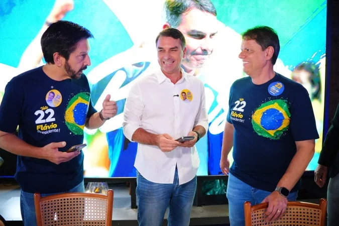 MDB declara apoio a Flávio Bolsonaro e amplia frente política contra Lula no segundo turno