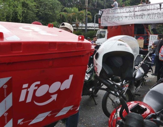 Motoboys fazem motociata em apoio a Lula em São Paulo, criticam Flávio Bolsonaro e cobram direitos, melhores tarifas e segurança no trabalho