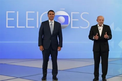 Flávio Bolsonaro questiona Lula sobre uísque de R$ 500 mil que Vorcaro teria dado ao presidente: “Qual é o gostinho?”