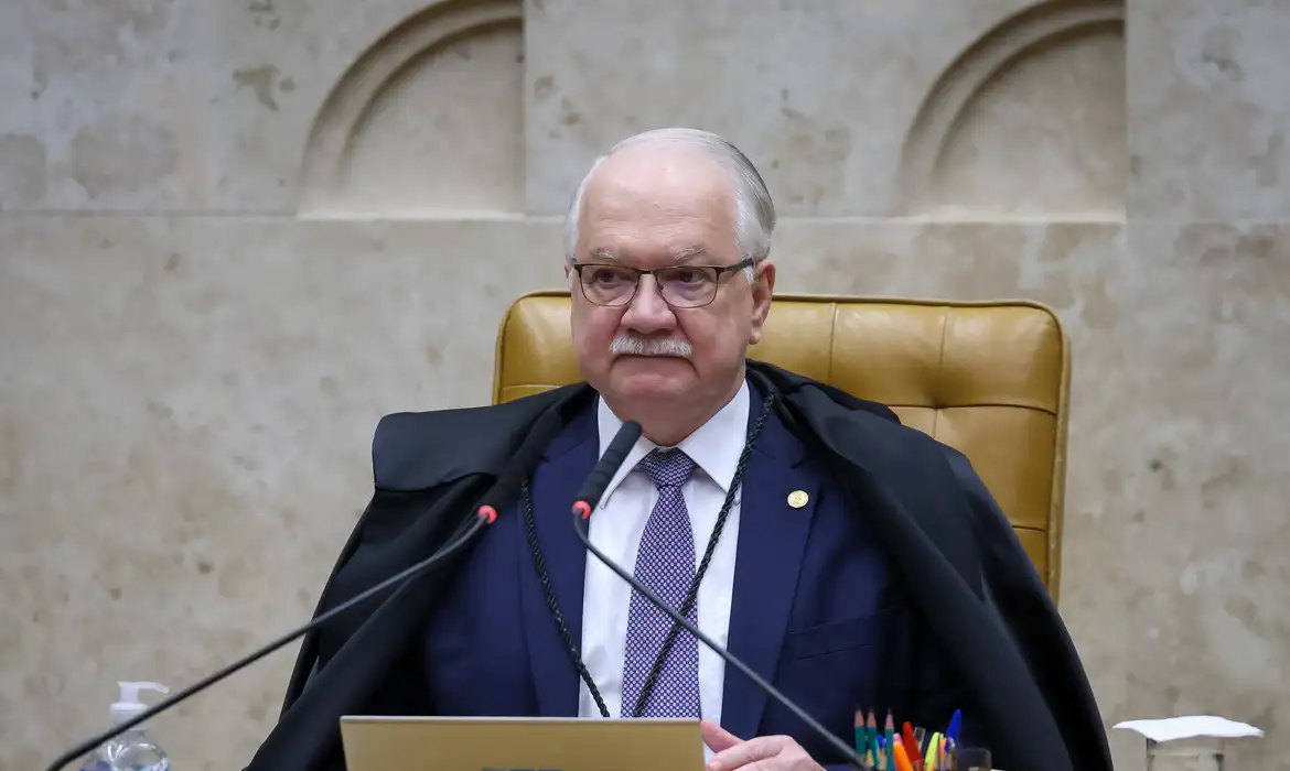 Fachin arquiva mais cinco investigações do inquérito das fake news e amplia revisão de procedimentos conduzidos por Moraes