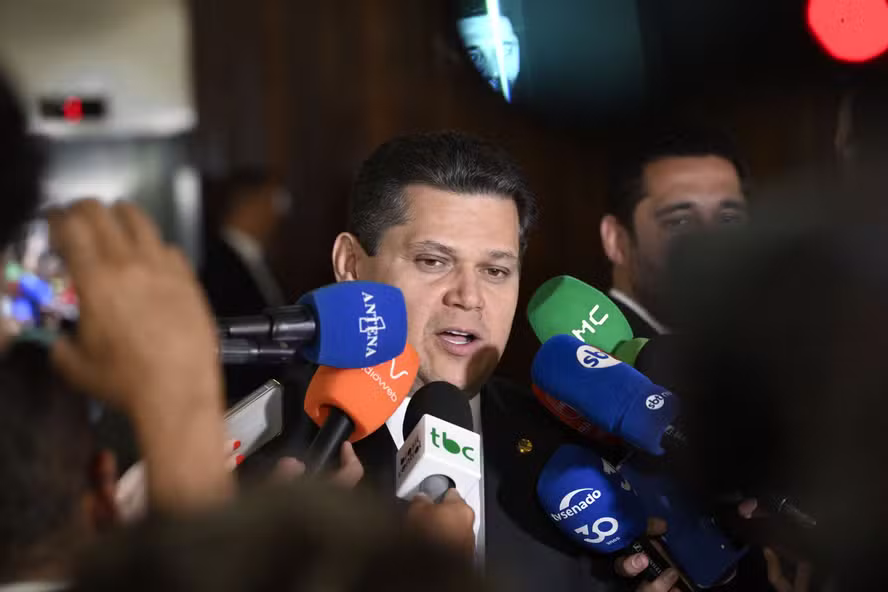 Alcolumbre anuncia conclusão da votação do fim da escala 6×1 nesta quarta; proposta prevê dois dias de descanso e jornada menor Alcolumbre anuncia conclusão da votação do fim da escala 6×1 nesta quarta; proposta prevê dois dias de descanso e jornada menor