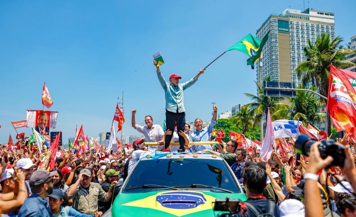 Lula ataca Flávio Bolsonaro e o chama de “miliciano” em ato no Rio; discurso gera debate sobre o tom da campanha Lula ataca Flávio Bolsonaro e o chama de “miliciano” em ato no Rio; discurso gera debate sobre o tom da campanha