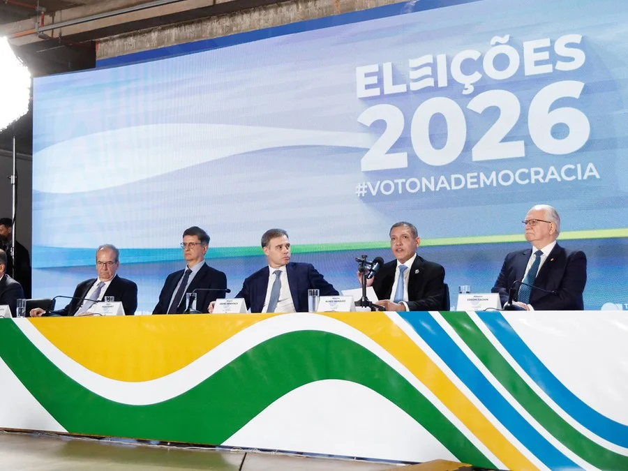 Presidente do TSE admite dificuldades provocadas pela prorrogação da votação e destaca queda histórica na abstenção Presidente do TSE admite dificuldades provocadas pela prorrogação da votação e destaca queda histórica na abstenção