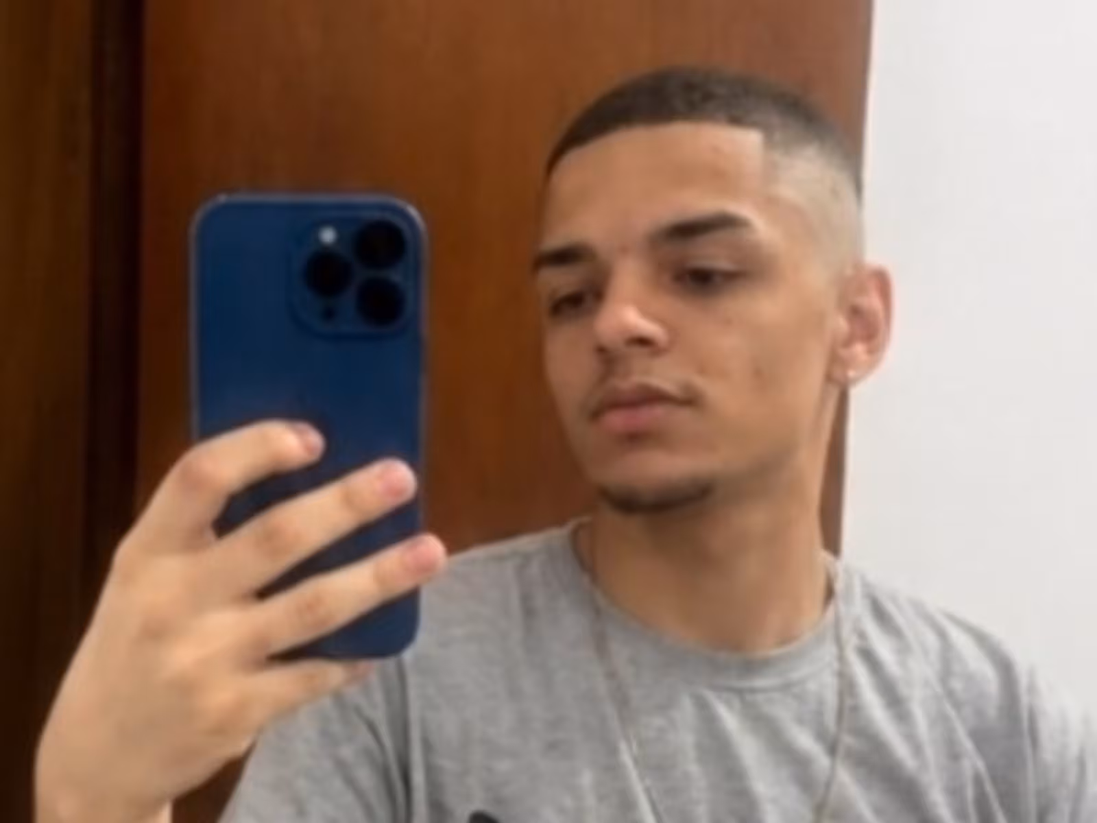 Vídeo mostra jovem apontando celular como se fosse arma antes de ser morto pela PM; 45 disparos e 27 ferimentos são investigados em São Paulo