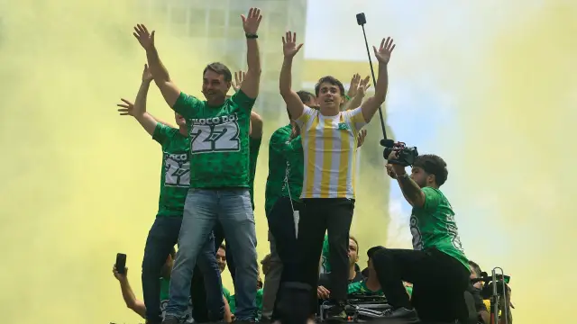 Organização do ato de Flávio Bolsonaro na Paulista pede que apoiadores recolham bandeiras dos Estados Unidos e de Israel