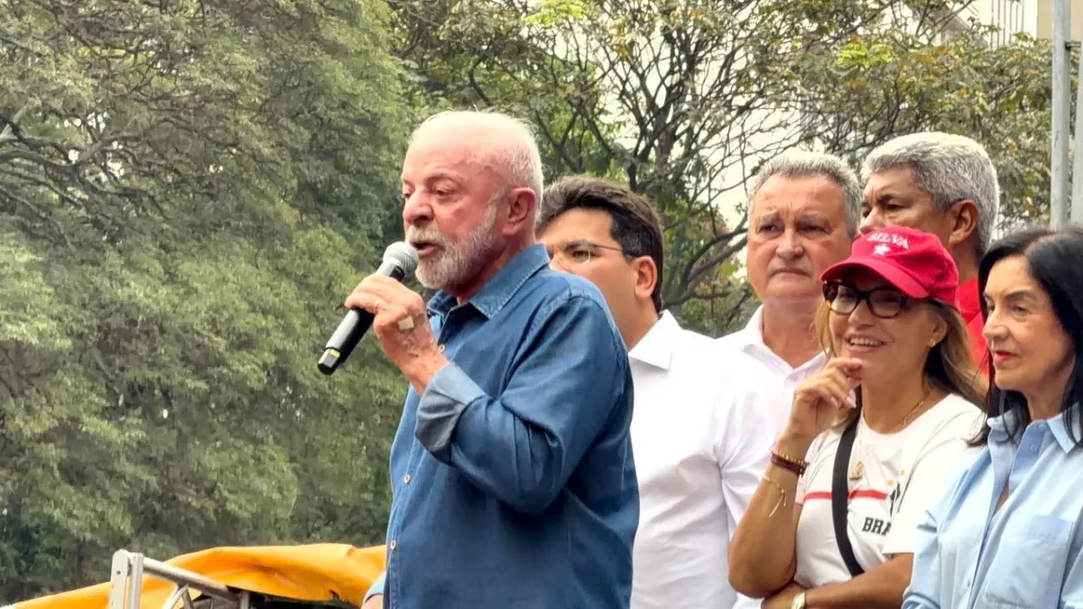 Lula diz que Cleitinho precisa “ficar quietinho” e associa continuidade de obras em Minas à sua reeleição; declaração provoca questionamentos sobre respeito à autonomia estadual