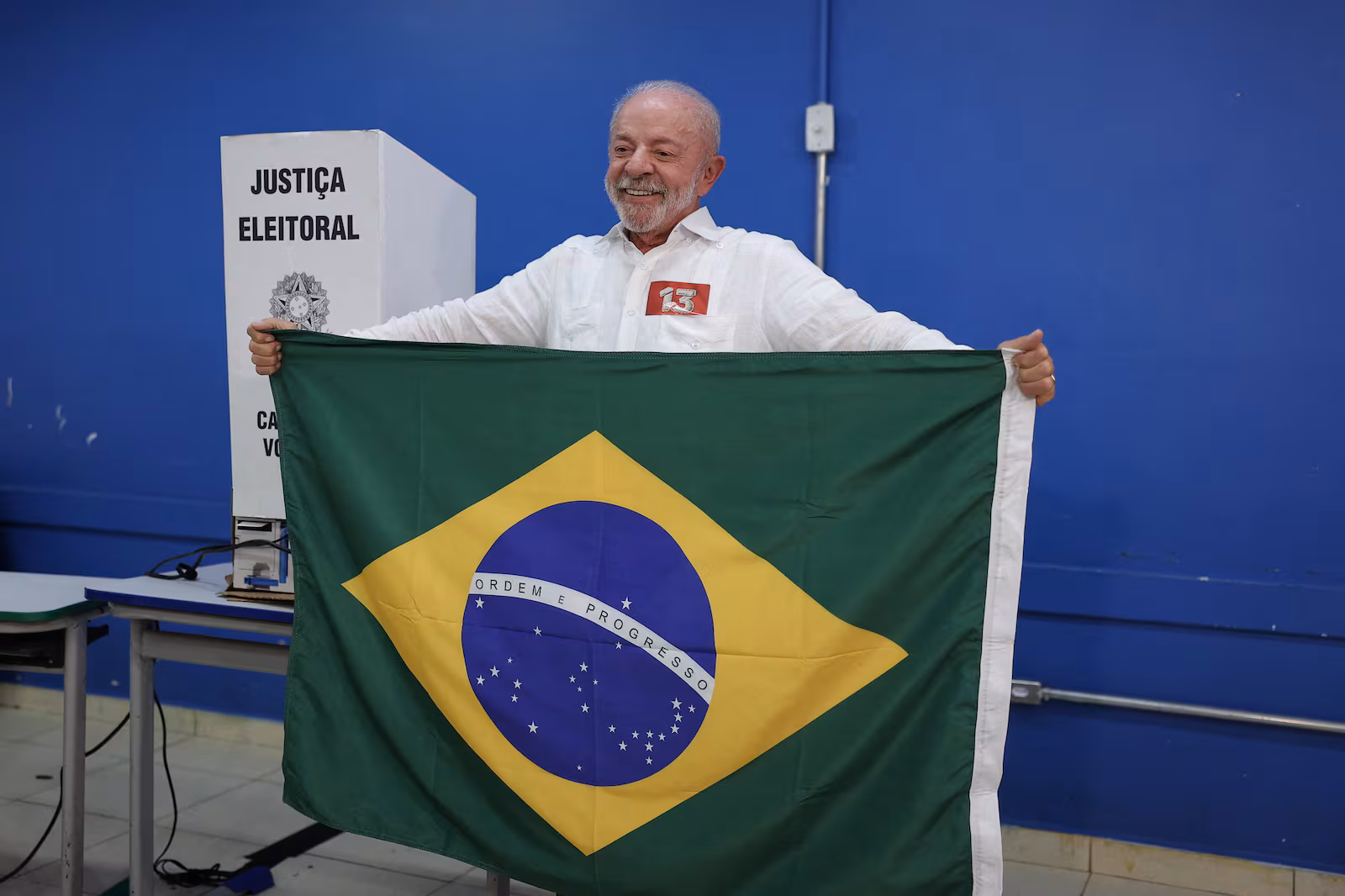 Lula vota em São Bernardo do Campo em busca do quarto mandato presidencial e enfrenta Flávio Bolsonaro no segundo turno Lula vota em São Bernardo do Campo em busca do quarto mandato presidencial e enfrenta Flávio Bolsonaro no segundo turno