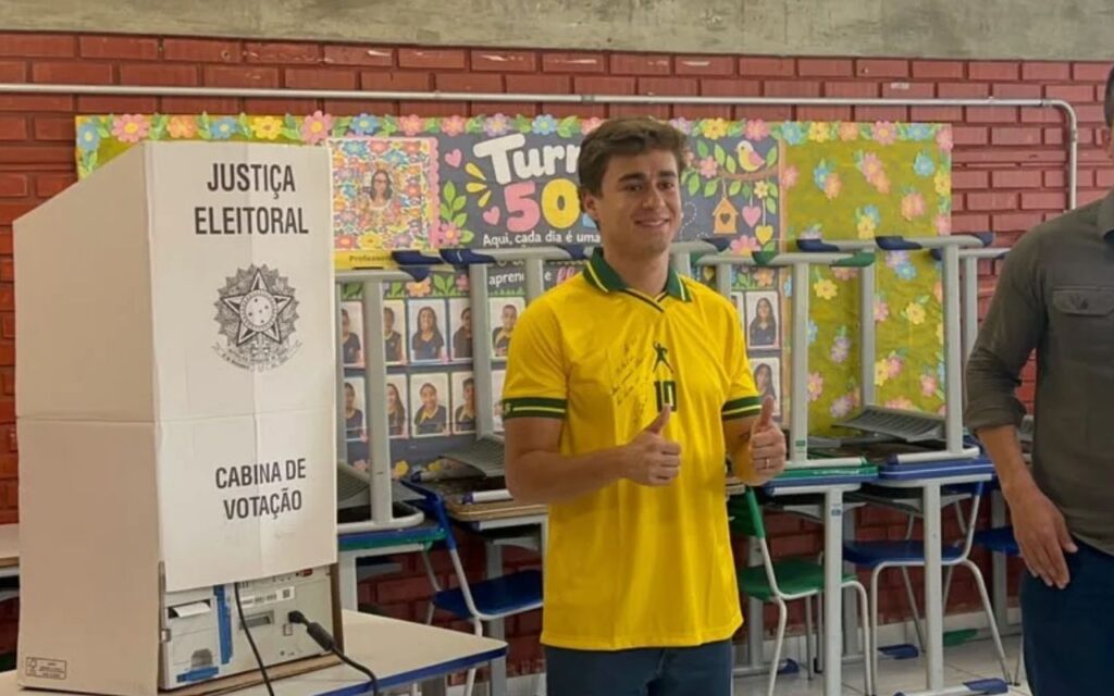 Nikolas Ferreira descarta ministério em eventual governo Flávio Bolsonaro e mira presidência da CCJ