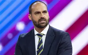 Eduardo Bolsonaro promete cobrar diplomatas que acusa de ter sabotado governo do pai