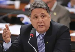 Garotinho desiste de recurso no TSE e abre caminho para Douglas Ruas ser eleito no 1º turno no Rio Garotinho desiste de recurso no TSE e abre caminho para Douglas Ruas ser eleito no 1º turno no Rio