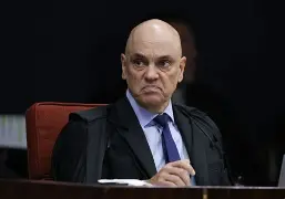 Ministros do STF querem que Alexandre de Moraes coloque em votação redução da pena de Jair Bolsonaro; pressão do Senado e articulação de Rogério Marinho elevam tensão entre os Poderes