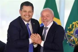 Alcolumbre leva fim da escala 6×1 ao Senado, enquanto Flávio defende flexibilização Alcolumbre leva fim da escala 6×1 ao Senado, enquanto Flávio defende flexibilização