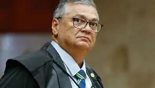 Flávio Dino aciona a PF para investigar suposta interferência estrangeira nas eleições; decisão levanta debate sobre soberania, liberdade de expressão e seletividade judicial Flávio Dino aciona a PF para investigar suposta interferência estrangeira nas eleições; decisão levanta debate sobre soberania, liberdade de expressão e seletividade judicial