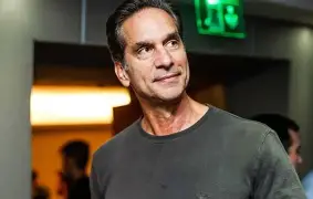 Victor Fasano declara apoio a Flávio Bolsonaro, critica a esquerda e se oferece para ajudar em questões ambientais