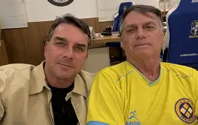 Flávio Bolsonaro esclarece planos para eventual governo, descarta Eduardo como chanceler e diz que cargo para Jair Bolsonaro não está no radar