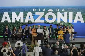 Amazônia em chamas: fumaça sufoca Manaus, focos de queimadas disparam e denúncia de falta de apoio federal provoca confronto entre autoridades