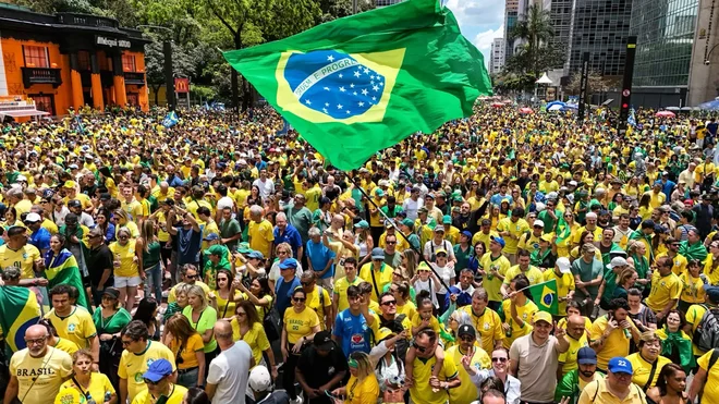 USP conta até a última cabeça em ato de Flávio Bolsonaro, mas o milhão de Lula fica sem conferência: a matemática política que merece explicação USP conta até a última cabeça em ato de Flávio Bolsonaro, mas o milhão de Lula fica sem conferência: a matemática política que merece explicação