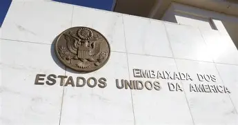EUA suspendem serviços diplomáticos no Brasil por segurança, e Austrália fecha embaixada às vésperas da eleição EUA suspendem serviços diplomáticos no Brasil por segurança, e Austrália fecha embaixada às vésperas da eleição