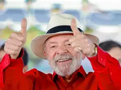 Bolsa despenca após reeleição de Lula, aciona mecanismo de emergência e perde bilhões em valor de mercado; dólar dispara e depois recua
