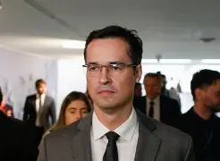 DELTAN DALLAGNOL DENUNCIA FALTA DE DOCUMENTOS DE LULA NO TSE: “TRANSPARÊNCIA NÃO PODE SER PELA METADE” DELTAN DALLAGNOL DENUNCIA FALTA DE DOCUMENTOS DE LULA NO TSE: “TRANSPARÊNCIA NÃO PODE SER PELA METADE”