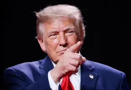 FLÁVIO BOLSONARO: TRUMP APROVA ENTRADA NOS EUA E DÁ SINAL DE APOIO AO SENADOR EM MEIO À PRESSÃO DO STF FLÁVIO BOLSONARO: TRUMP APROVA ENTRADA NOS EUA E DÁ SINAL DE APOIO AO SENADOR EM MEIO À PRESSÃO DO STF
