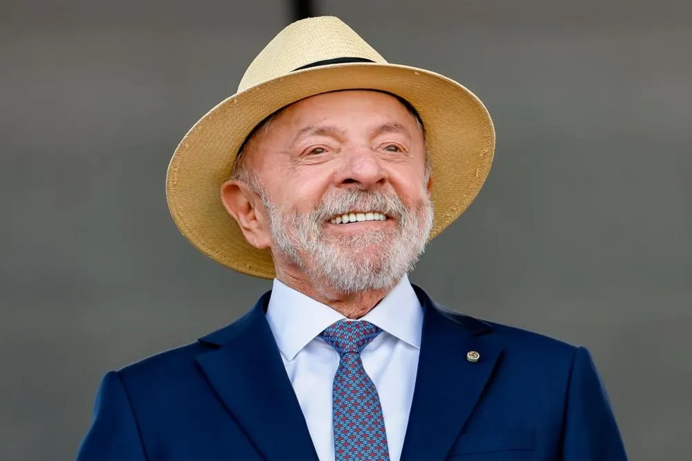 Professores da UFPE oferecem pagar viagens de estudantes para votar em mobilização pró-Lula; denúncia pede investigação do MPF Professores da UFPE oferecem pagar viagens de estudantes para votar em mobilização pró-Lula; denúncia pede investigação do MPF