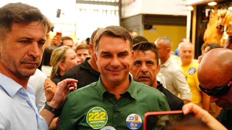 Partido Novo oficializa apoio a Flávio Bolsonaro no segundo turno e amplia frente contra Lula