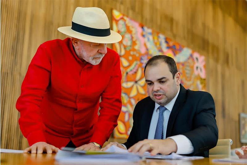 Após repercussão negativa da crise das queimadas e críticas à resposta federal, Lula liga para governador do Amazonas e anuncia reforços; Roberto Cidade agradece envio de aeronaves e brigadistas