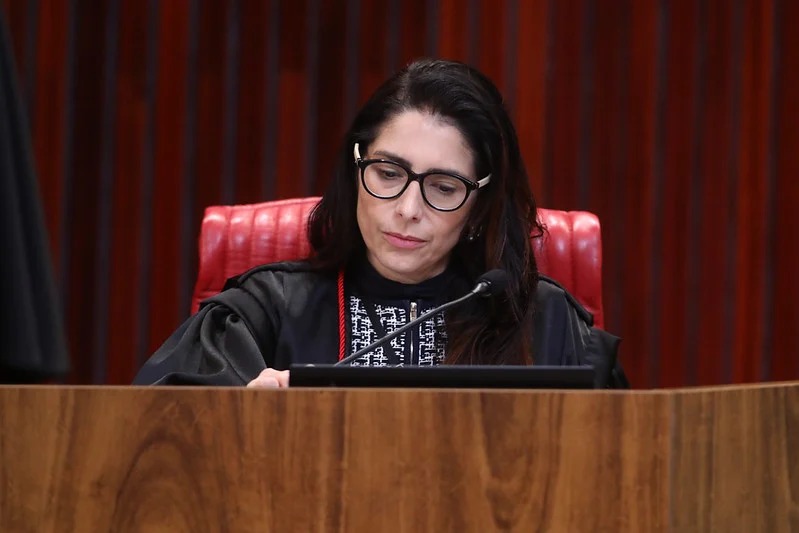 Estela Aranha: doações ao PT e PSOL, atuação no governo Lula e decisão que retirou o púlpito vazio do debate da Globo Estela Aranha: doações ao PT e PSOL, atuação no governo Lula e decisão que retirou o púlpito vazio do debate da Globo