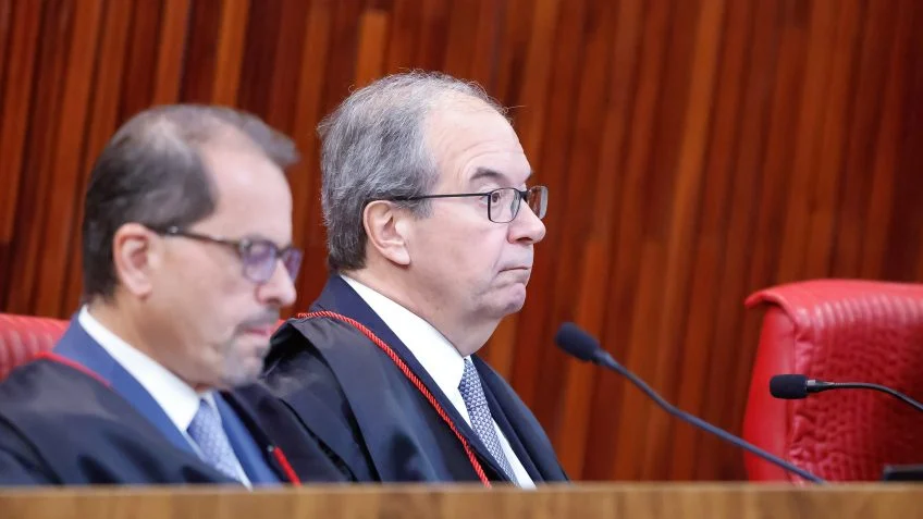TSE DÁ 12 HORAS PARA META EXPLICAR ALCANCE DE NIKOLAS FERREIRA, FLÁVIO BOLSONARO E PABLO MARÇAL; DECISÃO LEVANTA DEBATE SOBRE LIBERDADE NAS REDES