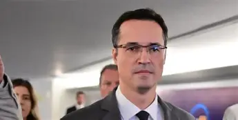 Novo oficializa apoio a Flávio Bolsonaro, e Deltan Dallagnol mobiliza o Paraná no segundo turno