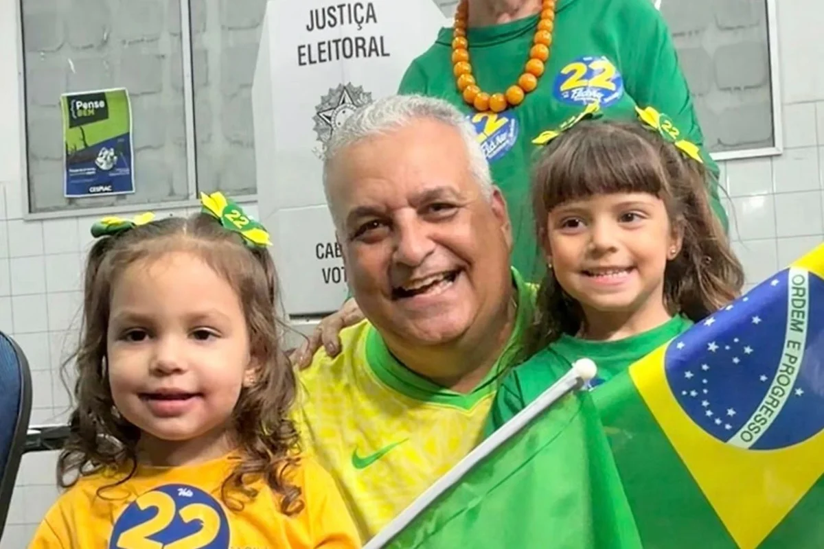 Alfredo Gaspar vota em Maceió, declara confiança em Flávio Bolsonaro e promete defender a união do país Alfredo Gaspar vota em Maceió, declara confiança em Flávio Bolsonaro e promete defender a união do país
